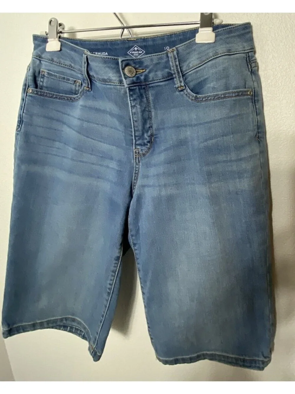 St Johns Bay Women Size 10 Bermuda Jean Shorts 32X12”Medium Wash Denim